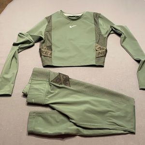 COPY - Nike Crop Top & Legging set